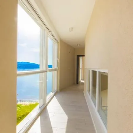 Jasmin ポセダリェ