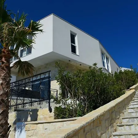 Jasmin ポセダリェ