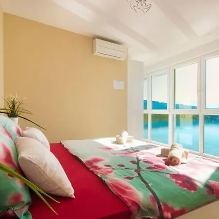 Jasmin ポセダリェ